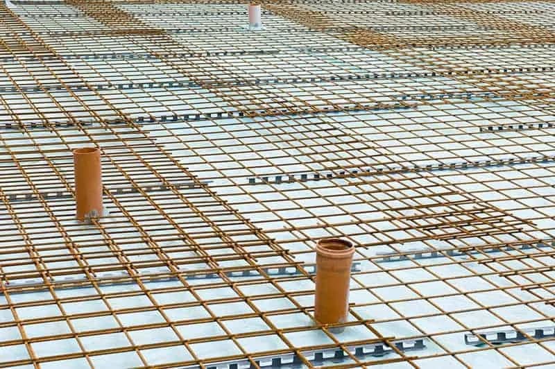 Jak obliczyć ilość stali na m2 stropu i uniknąć błędów w budowie?