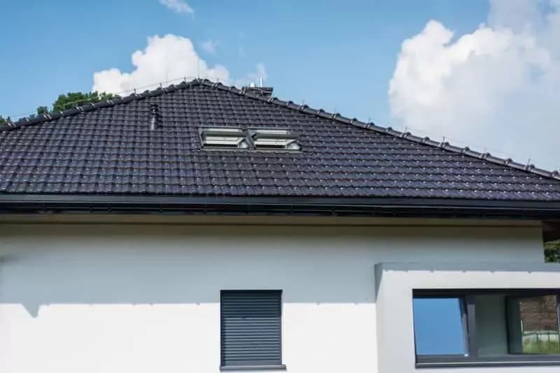 Jak dobrać okna do grafitowej dachówki: 5 sprawdzonych rozwiązań