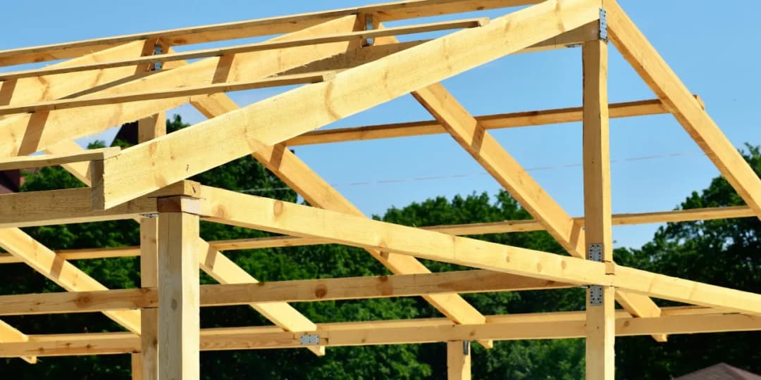 Jakie krokwie pod dachówkę musisz wybrać do swojego dachu? Kompendium