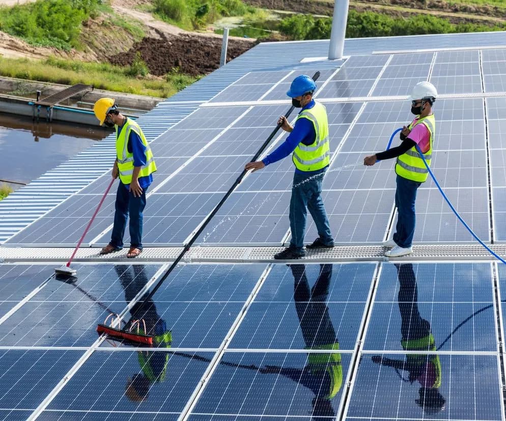 Jak skutecznie czyścić panele fotowoltaiczne domowe - porady