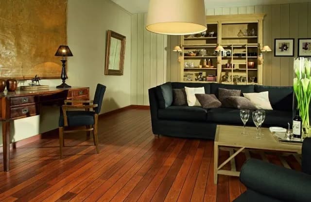 Najlepsze podłogi do salonu: 7 trwałych i stylowych opcji