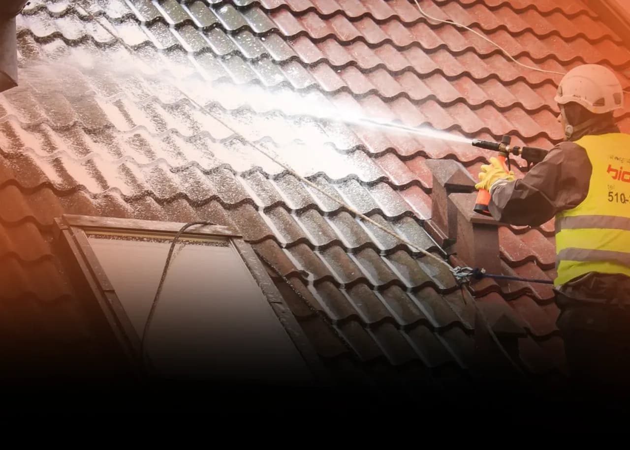 Skuteczne sposoby jak wyczyścić dachówkę betonową: kompletna instrukcja