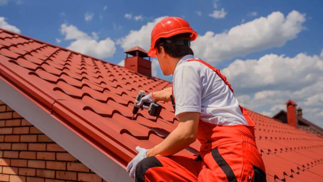 Ile kosztuje remont dachu? Sprawdź ceny i ukryte wydatki