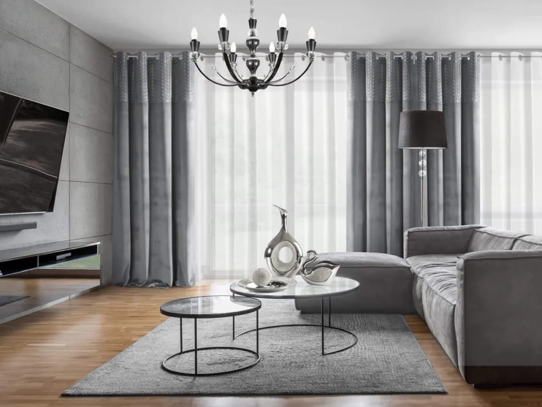 Inspirujące aranżacje zasłon do salonu - modne style i wzory