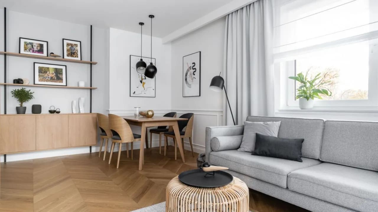 Jak urządzić mały salon w bloku: 10 sprytnych pomysłów na aranżację