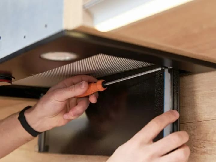 Jak zamontować okap bez komina: 5 prostych kroków dla początkujących