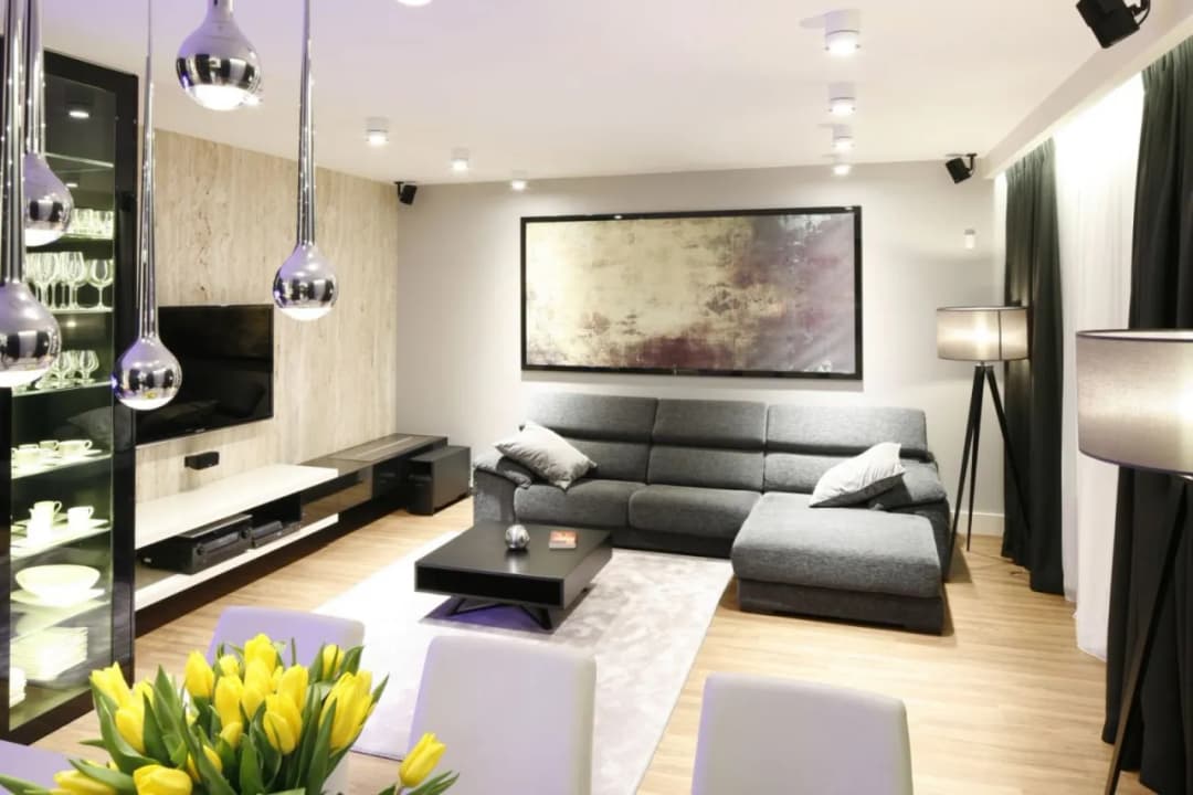 Jak urządzić duży salon: 10 inspirujących pomysłów i trików